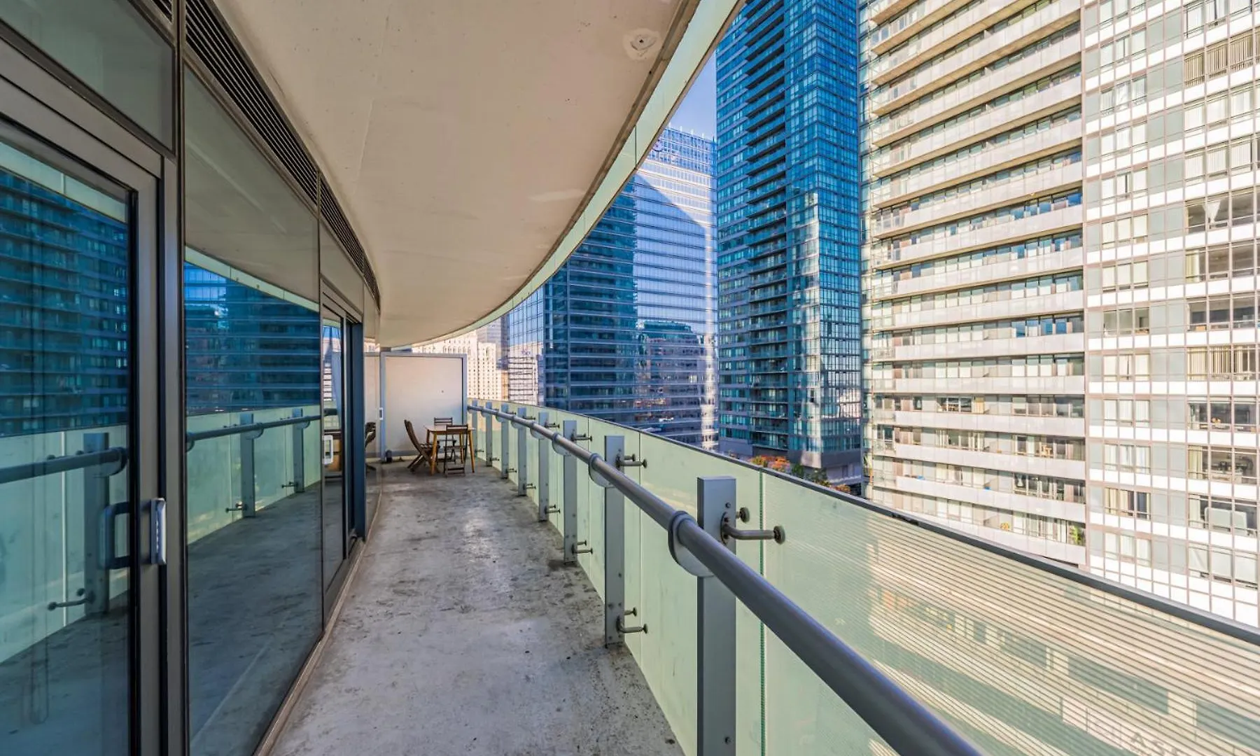 York Suites 5 Toronto Apartment