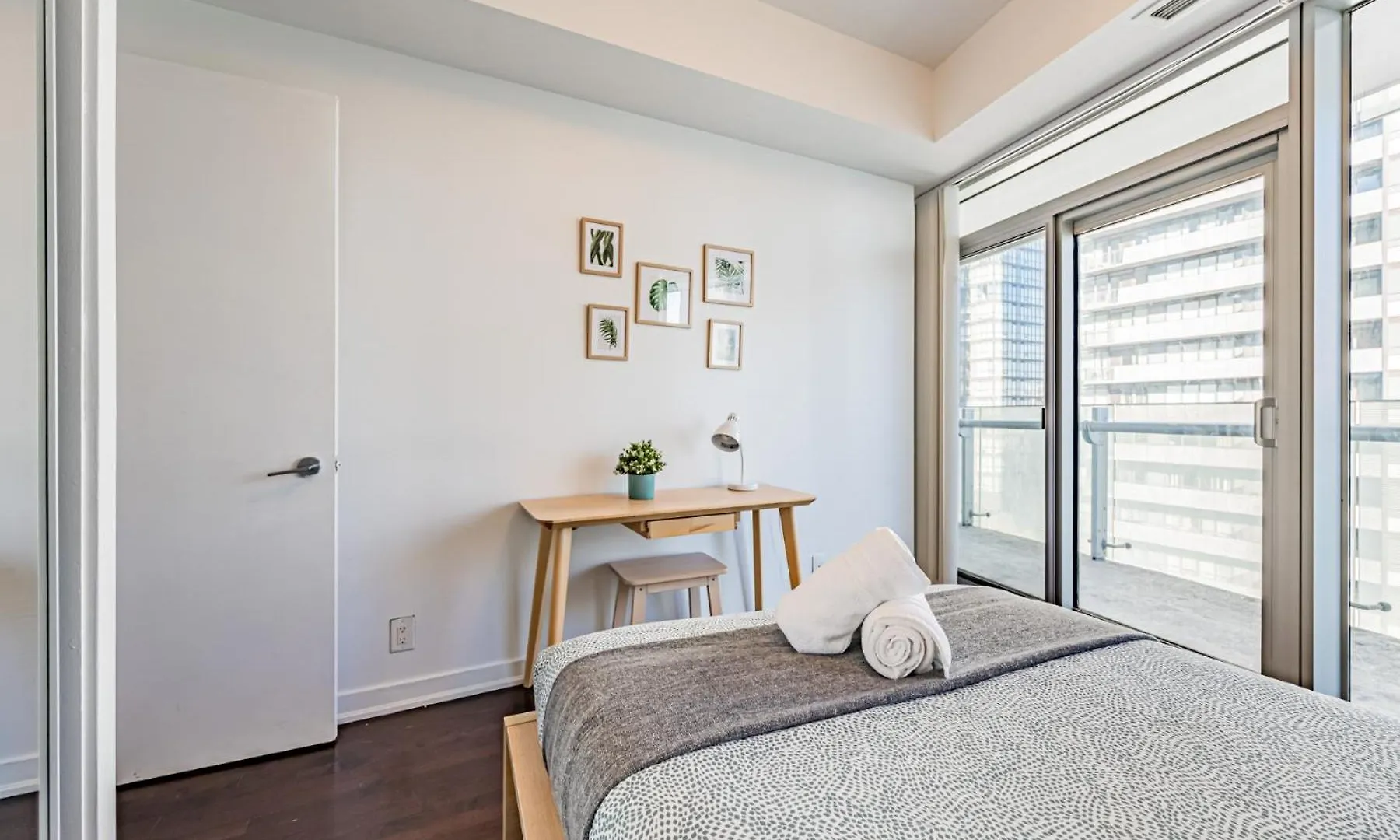 York Suites 5 Toronto