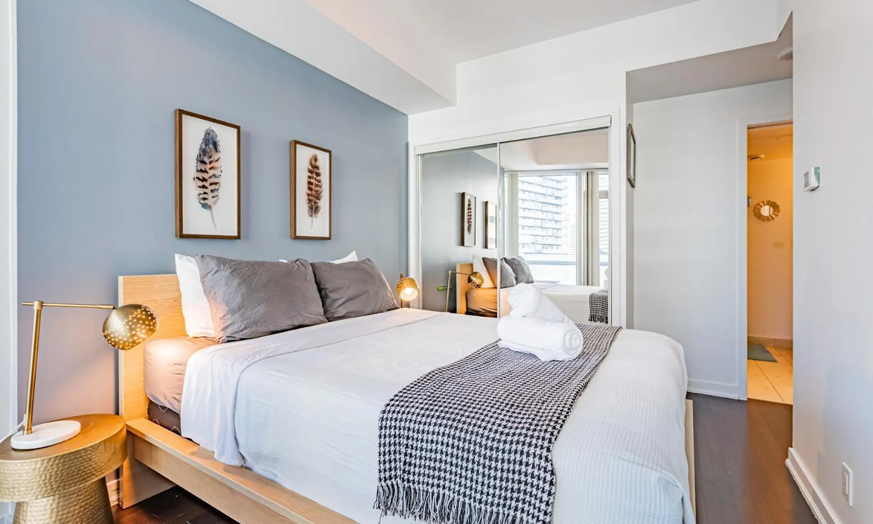 York Suites 5 Toronto 0*,
